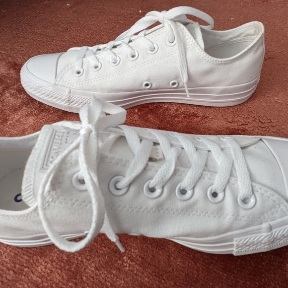 Converse Chuck Taylor All Star Low White Unisex Shoes - Picture 3 of 7
